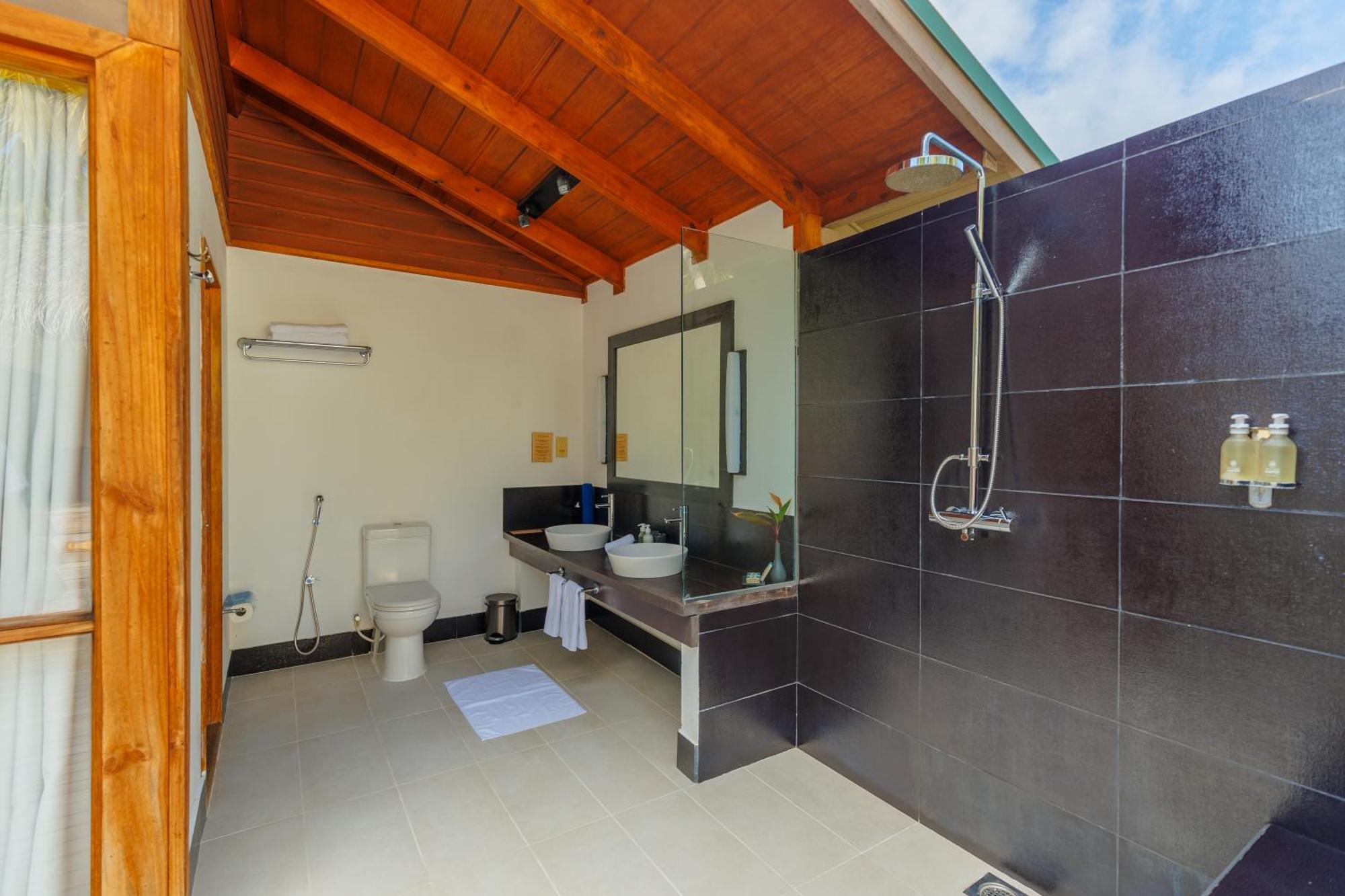 Meeru Maldives Island Resort 5*